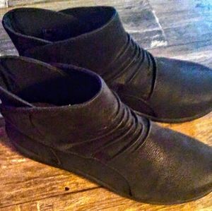 Clark's Cloudsteppers Silian Sway Round Toe bootie